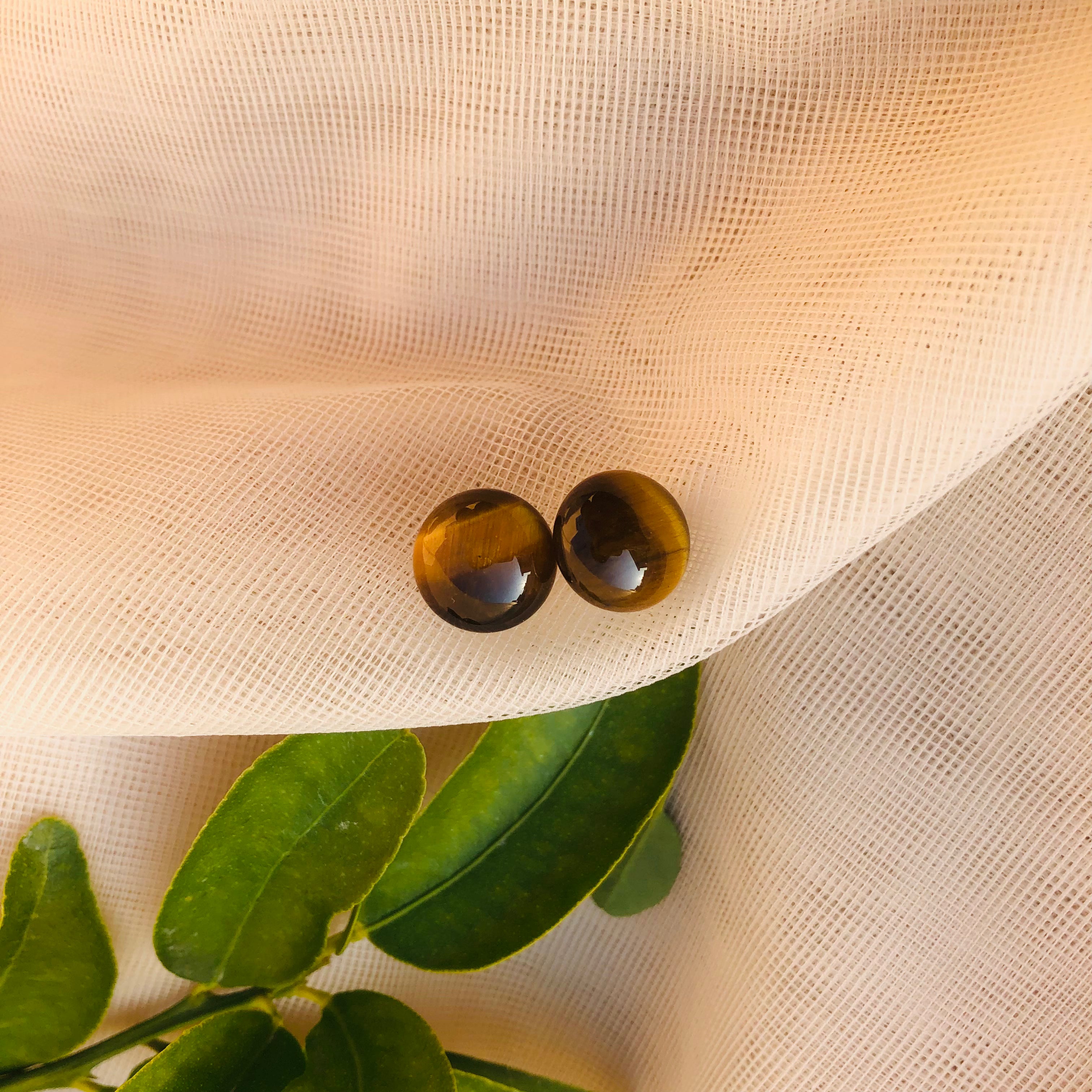Earthly Aura Stud
