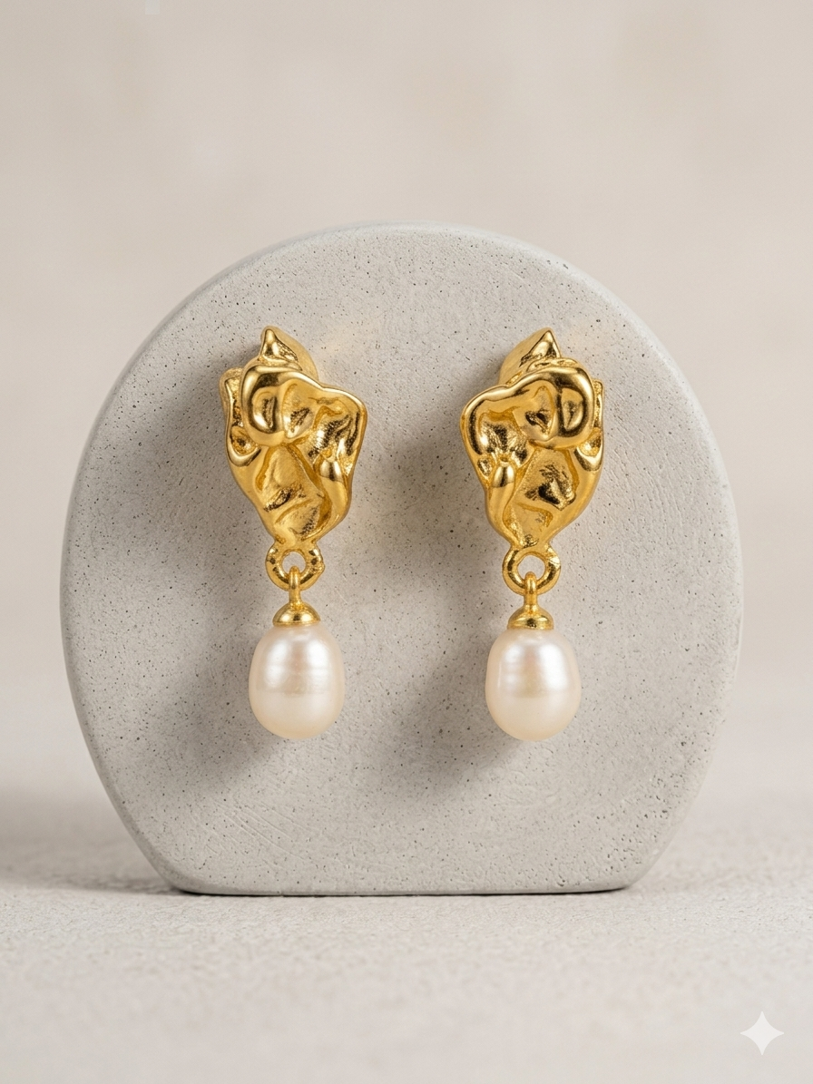 Minimal Luxe Pearl Studs 🤍