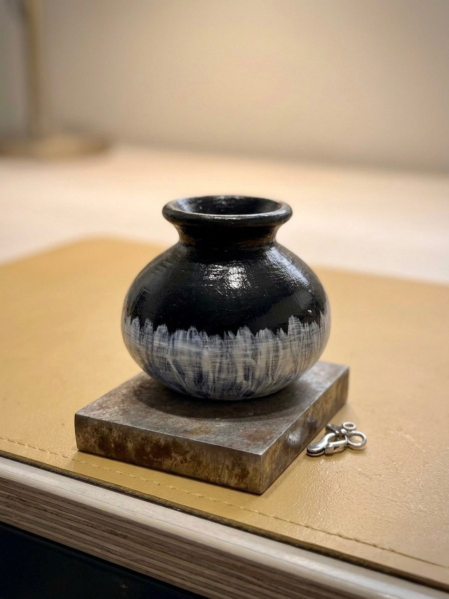 Monochrome Mini Vase ✨